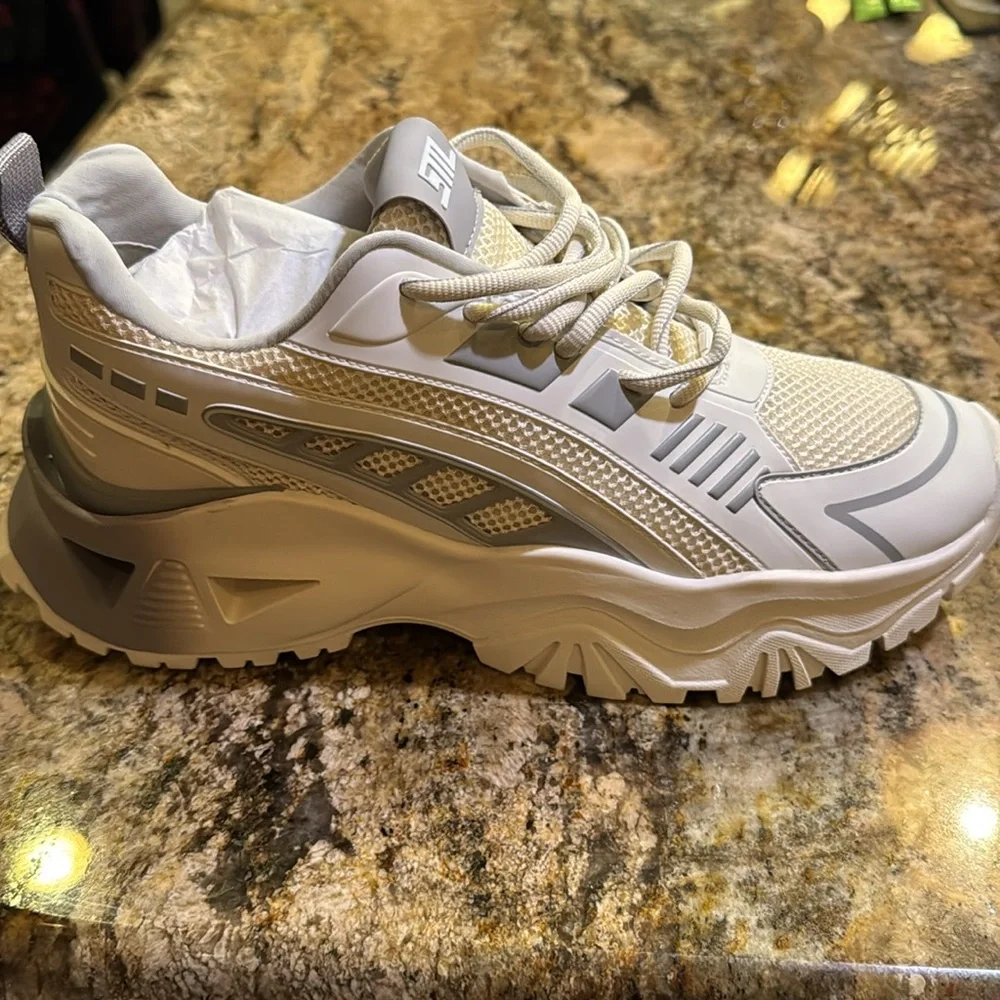 Steve Madden Fenixx Grey Multi.